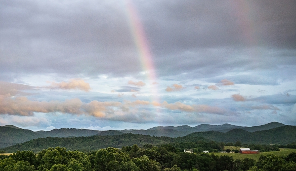 Nolichuckey Bluffs Bed and Breakfast Cabins - Greeneville, TN