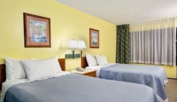 Days Inn & Suites by Wyndham Davenport - Davenport, FL