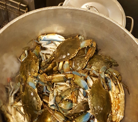 A & A Crab House - Deltona, FL. live  blue crab