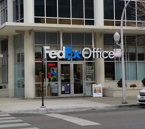 FedEx Office Print & Ship Center - Chicago, IL