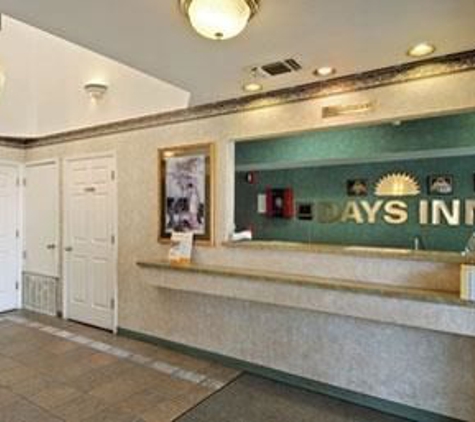 Days Inn by Wyndham San Antonio - San Antonio, TX