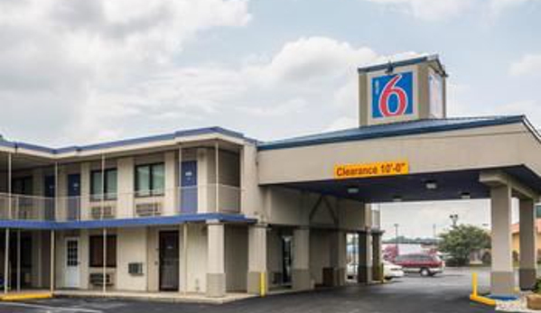 Motel 6 - Evansville, IN