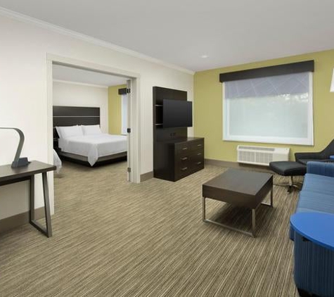 Holiday Inn Express & Suites Puyallup (Tacoma Area) - Puyallup, WA