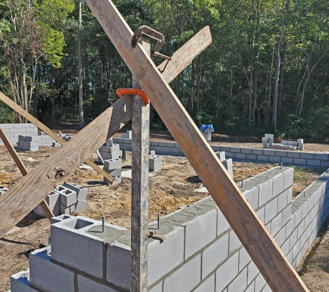 Four Oaks Residential - Four Oaks, NC. Plain CMU masonry foundation being built.