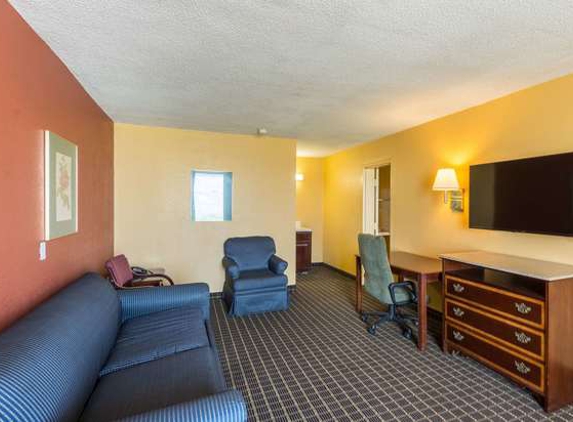 Econo Lodge - Orangeburg, SC