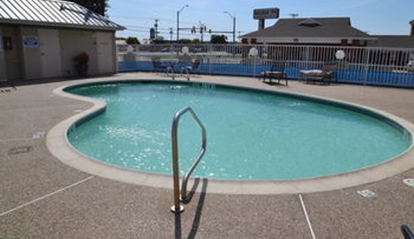 Quality Inn & Suites - Cleburne, TX