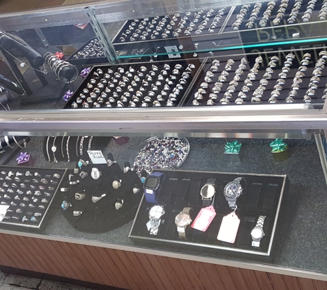 Pawn World - Van Buren, AR. Huge jewelry selection