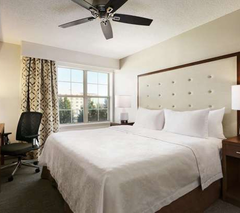 Homewood Suites by Hilton Kansas City-Airport - Kansas City, MO