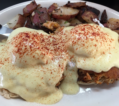 Millie's Cafe - Los Angeles, CA. Crab Benedict yummmmmm...