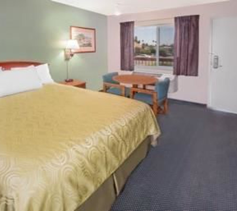 Days Inn - Ontario, CA