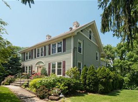 Alpine Haus Bed and Breakfast Inn - Vernon, NJ