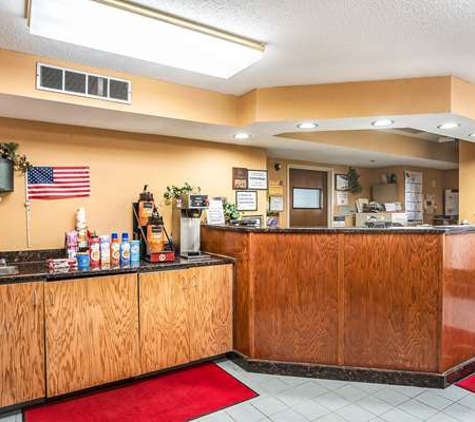 Econo Lodge - Princeton, IL