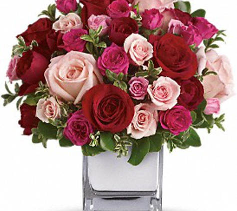 Jerry's Flowers And Assoc. Inc. - Tyler, TX. Teleflora's Deluxe Love Medley Bouquet ordered