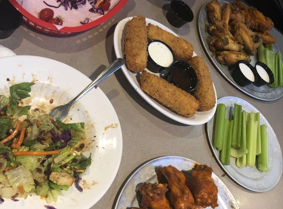 Pluckers Wing Bar - Austin, TX