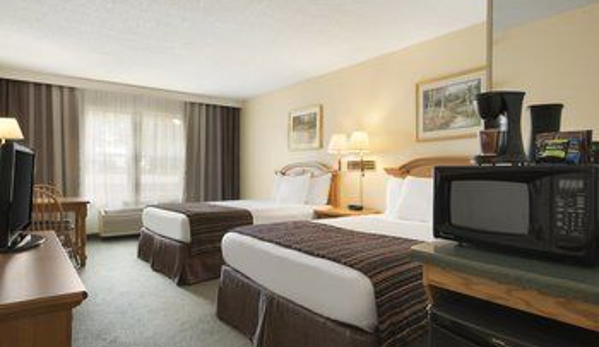 Country Inns & Suites - Mason City, IA