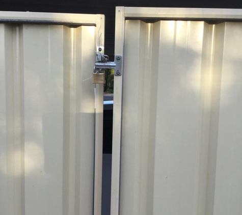 All Round Trade Constructions - Tarneit, VIC. Look at that gap, strong wind and one side jumps the latch!