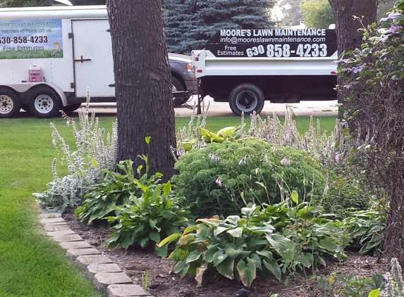 Moore's Lawn Maintenance - Lombard, IL