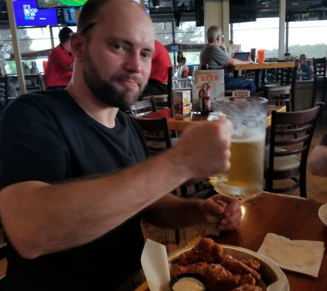 Hooters - Richmond, KY