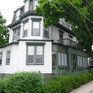 Fort Place Bed & Breakfast - Staten Island, NY