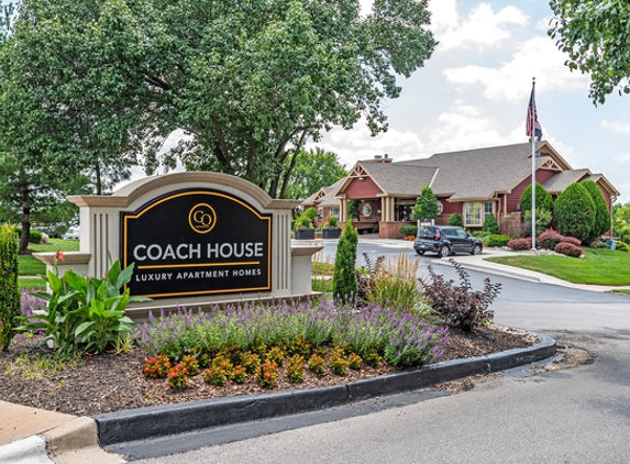 Coach House Apartments - Kansas City, MO