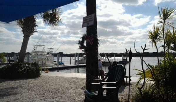 Miss Vicki's On the River - Holiday, FL