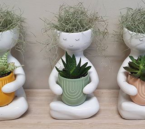 Lilly Pilly Flower Boutique - Moe, VIC