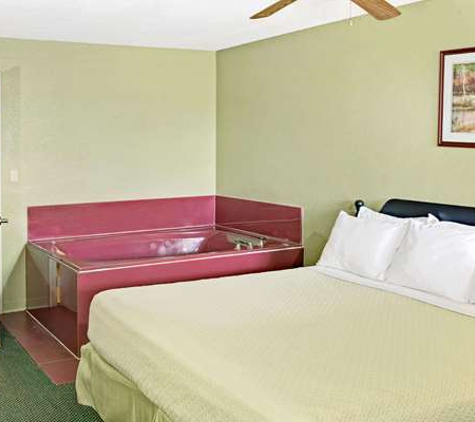 Days Inn by Wyndham El Campo TX - El Campo, TX