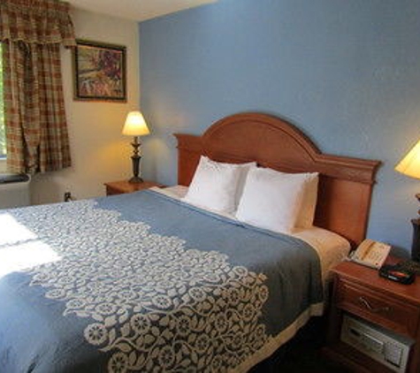 Days Inn by Wyndham Runnemede Philadelphia Area - Runnemede, NJ