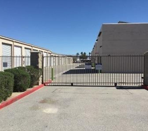 Extra Space Storage - Palm Desert, CA