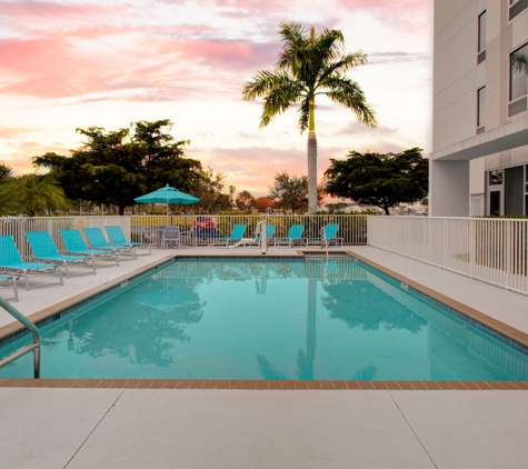 Hampton Inn Suites Sarasota/Bradenton Airport - Sarasota, FL