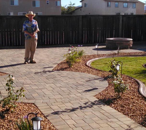 Rivas Curb 4 Less Landscaping - Victorville, CA