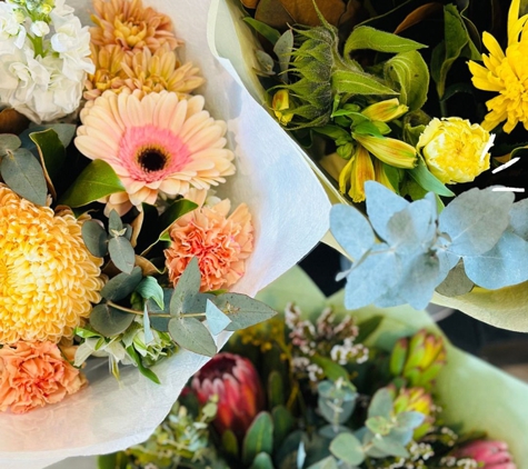 Snowballs Flowers Gallery - Rosebud, VIC