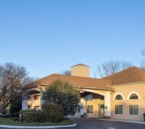 Days Inn & Suites By Wyndham Cherry Hill-Philadelphia - Cherry Hill, NJ