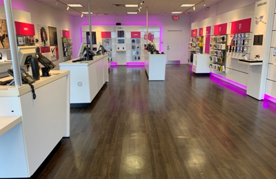 T Mobile 3445 Cleveland Ave 41 Columbus Oh 43224 Closed Yp Com