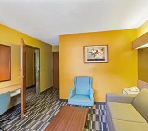 Microtel Inn & Suites By Wyndham Gatlinburg - Gatlinburg, TN