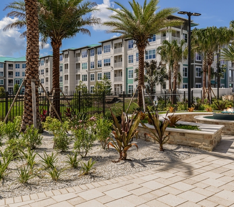 Axis West Apartments - Orlando, FL