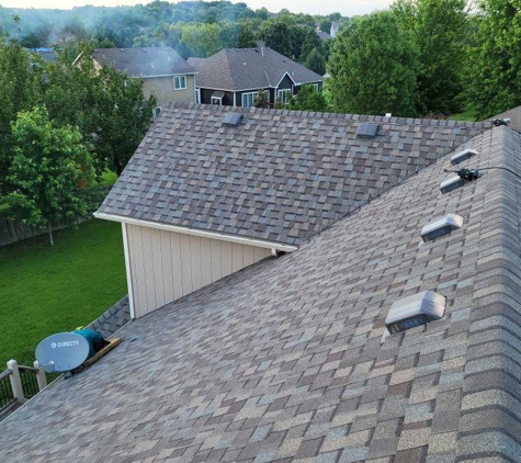 Appelhanz Roofing. Want your next shingle roof replacement to look this great? Talk with an Appelhanz Roofing expert about getting an estimate!