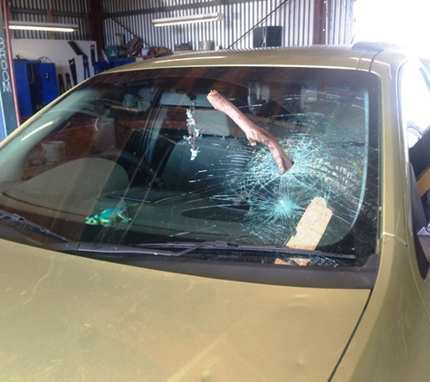 DY Valley Windscreens - Yarra Glen, VIC. Experienced On TIme Windscreen Repairs & Replacement