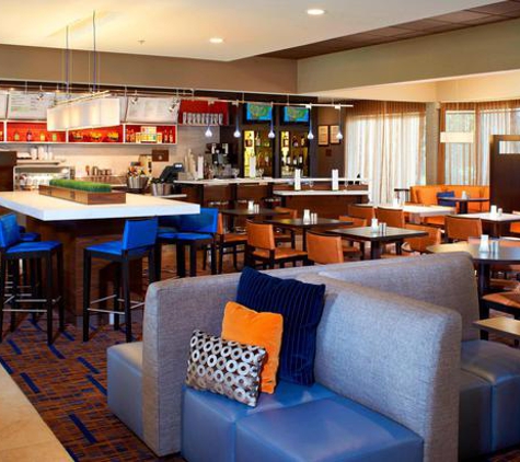 Courtyard by Marriott - Deerfield, IL