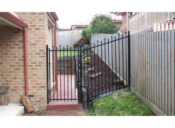 Colorsteel Fencing - Kilsyth, VIC. Tubular Steel