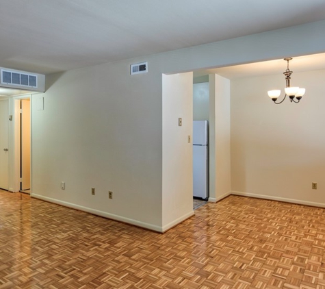 Westhampton Apartments - Hampton, VA