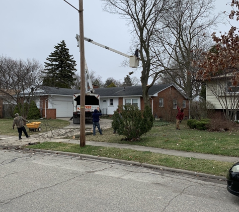 Dave's Tree Service LLC - Gregory, MI. Dave in a bucket