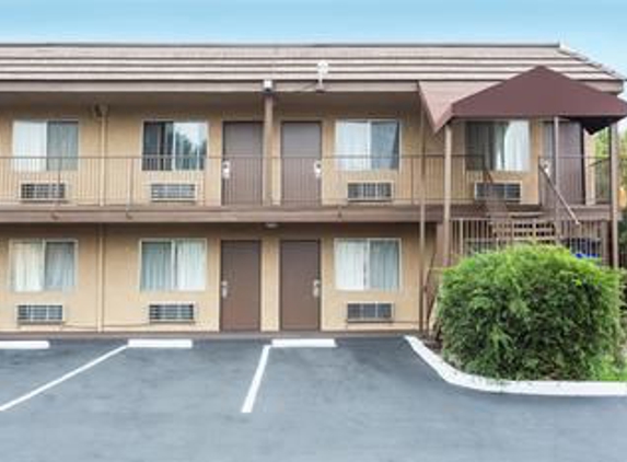 Days Inn by Wyndham San Bernardino - San Bernardino, CA