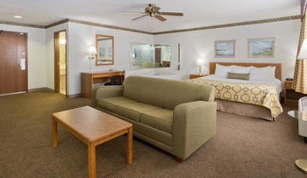 Baymont Inn & Suites - Rockford, IL