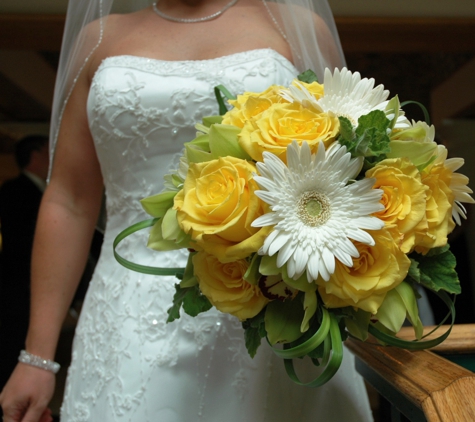 Donna's Custom Flowers - Mundelein, IL