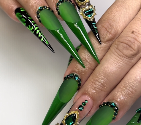 NAB Nail Bar – Best Nail Salon Las Vegas and Eyelash Extensions - Las Vegas, NV. Green long freestyle stiletto long nails at Las Vegas nail bar nearby