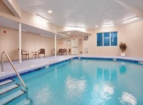 Baymont Inn & Suites - East Windsor, CT