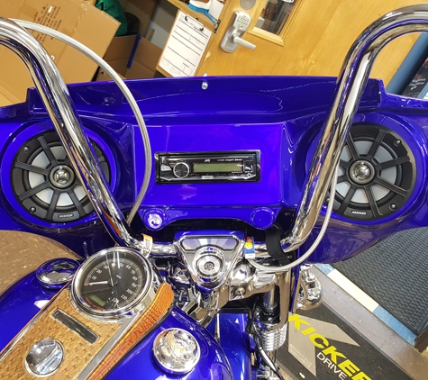 The Stereo Shop - Winston Salem, NC. Harley Road King added 6.5 & 5 1/4 Kicker Power sport waterproof Speakers for Outstanding sound! JVC radio Custom fit to the faring!