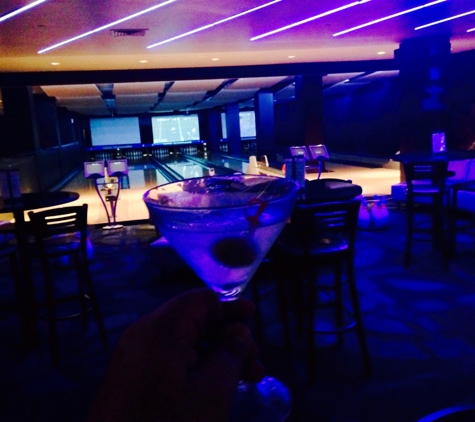 Blackhawk Bowl and Martini Lounge - Davenport, IA