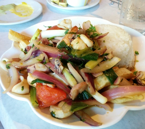 Lola's Peruvian Restaurant - Glendale, CA. Seafood version of the lomo saltado